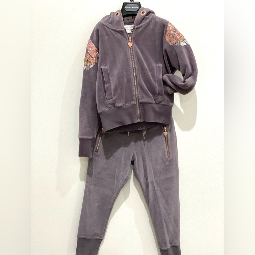 Angel’s Face girls gold sequin Angel wing tracksuit. Grey color. 4-5 Years.